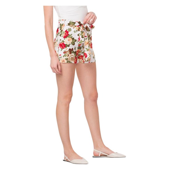 FLORAL CHARM Shorts - Picture 4 of 5